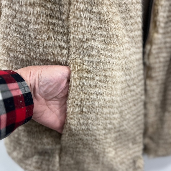 Hand Made Reversible Faux Fur Vest - Size XL with Flaws - Picture 4 of 10